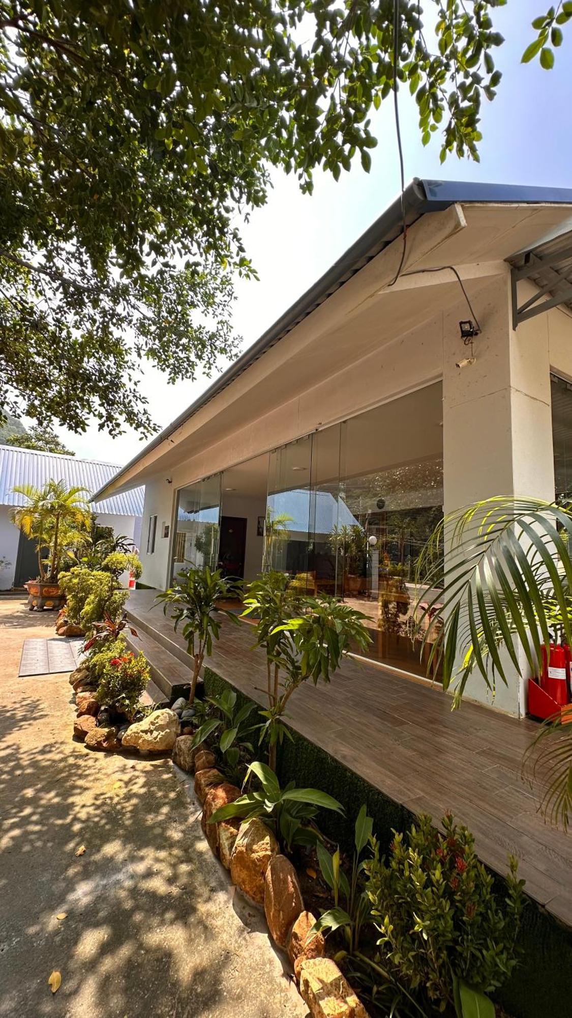 Bungalow Hotel Chi Khu Co Ong Exterior foto