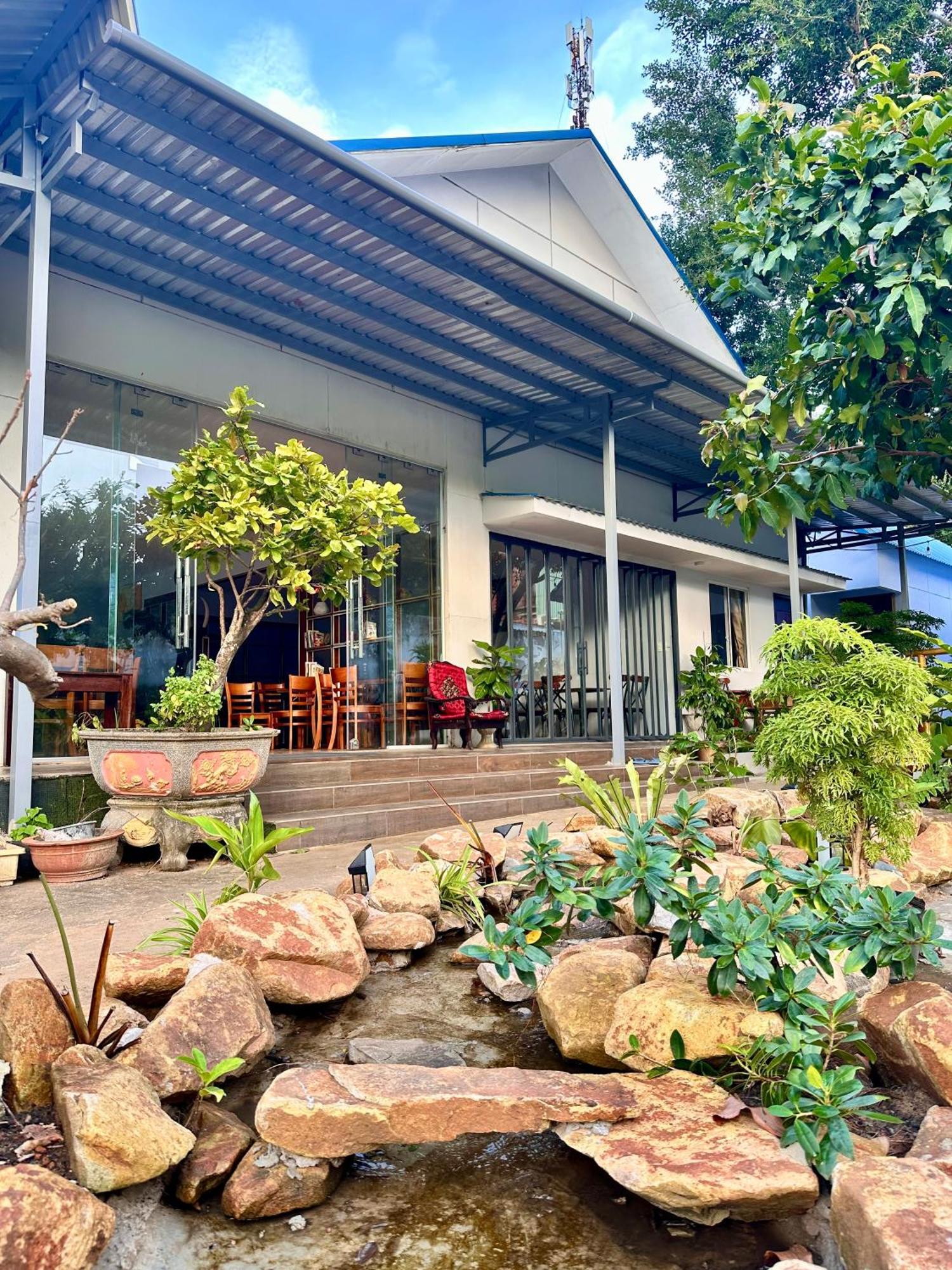 Bungalow Hotel Chi Khu Co Ong Exterior foto